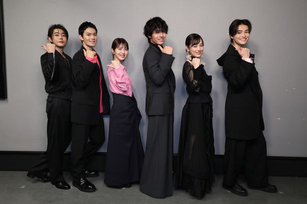 六人の嘘つきな大学生』を引っ提げ浜辺美波、赤楚衛二らがTGCに登場！緊張感あふれる場面写真も