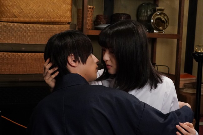 私たちはどうかしている』“七桜”浜辺美波の“不意打ちキス”に反響「大胆」 - エンタメ - ニュース 