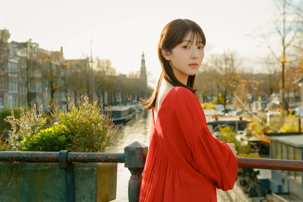 浜辺美波最新写真集『25』発売決定‼︎ | 株式会社講談社のプレスリリース