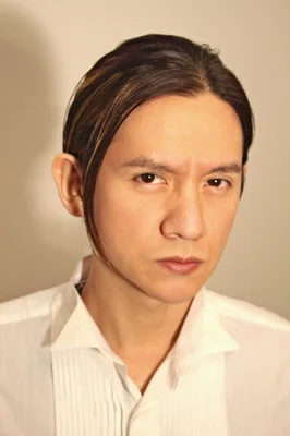 元男闘呼組の俳優・岡本健一さんに紫綬褒章「心と体で作品を感じてくれたお客様のお陰」 : 読売新聞