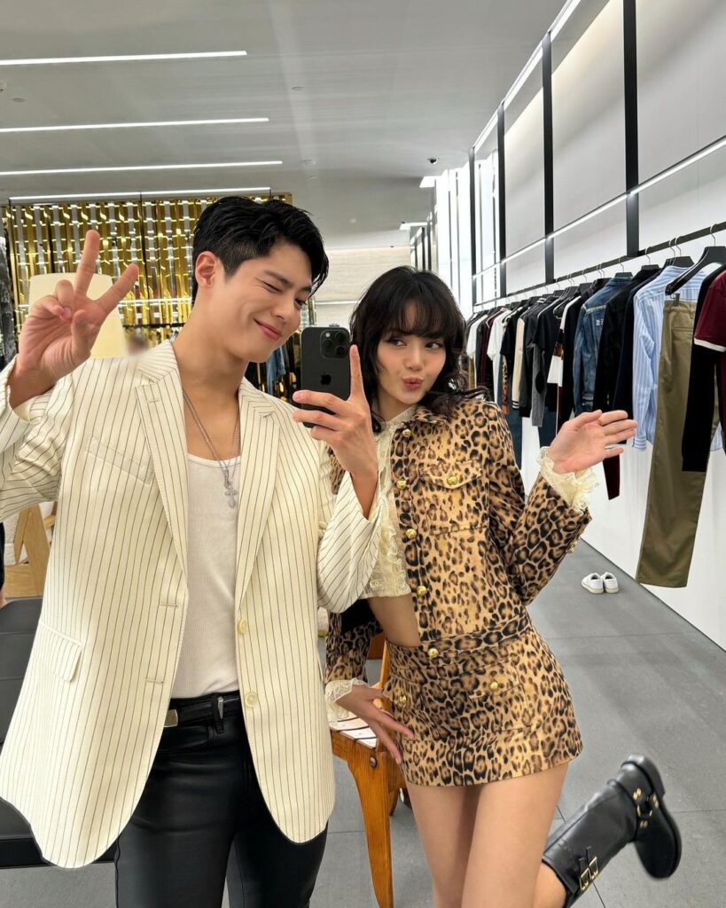パク・ボゴム、BLACKPINKリサと一緒にキラキラ2ショット公開-Chosun online 朝鮮日報
