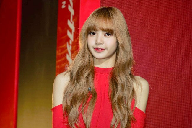 圧倒的なカリスマ性にくぎ付け BLACKPINKリサは、なぜこんなに人気なの？