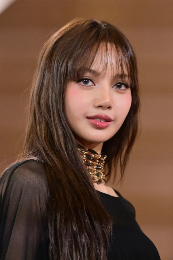 BLACKPINK LISAがブロンドから一転。ゴールデン・グローブ賞2026で披露した最新ヘアカラー 
