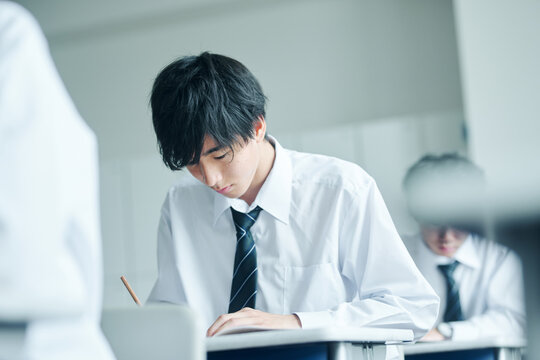 高校生男子フリー素材

