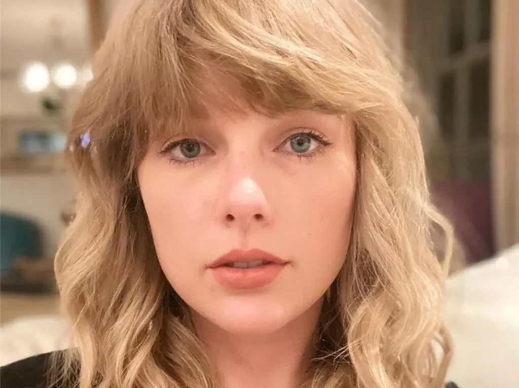 テイラー・スウィフトの“何の変哲もないセルフィー”が波紋「5月8日」に何かが起こる? | フロントロウ