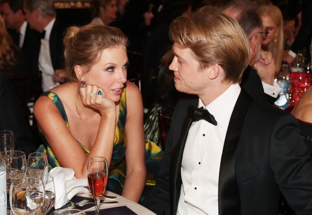 テイラー・スウィフトとジョー・アルウィンが破局! 約6年の交際に終止符 | Vogue Japan