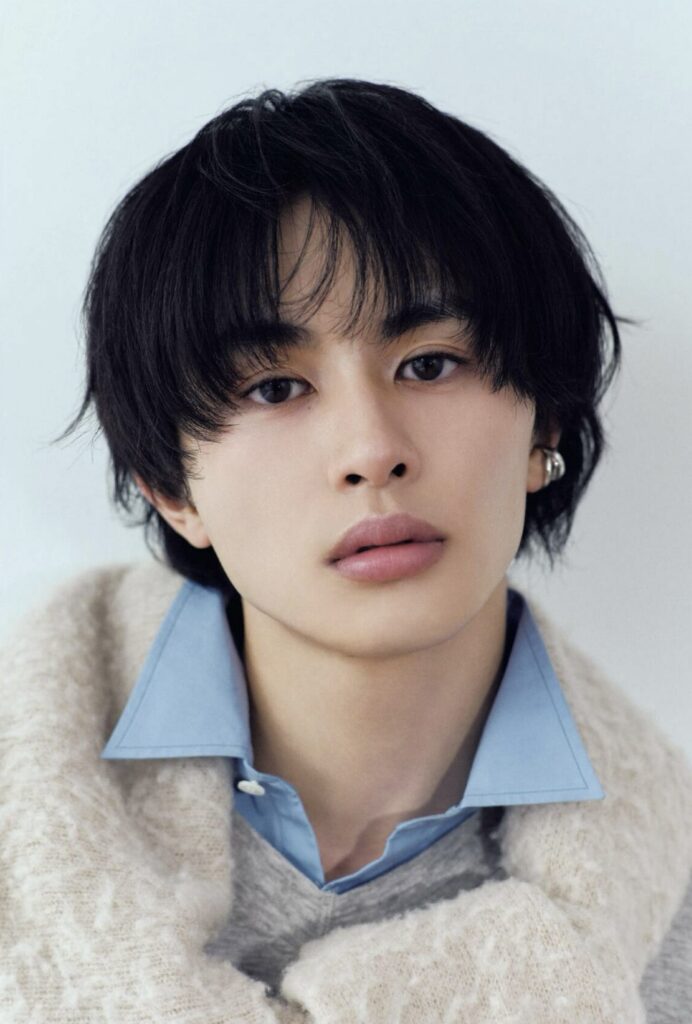 超特急・草川拓弥 春を思わせるふんわりピンクでナチュラルな抜け感を演出 | CYAN MAN