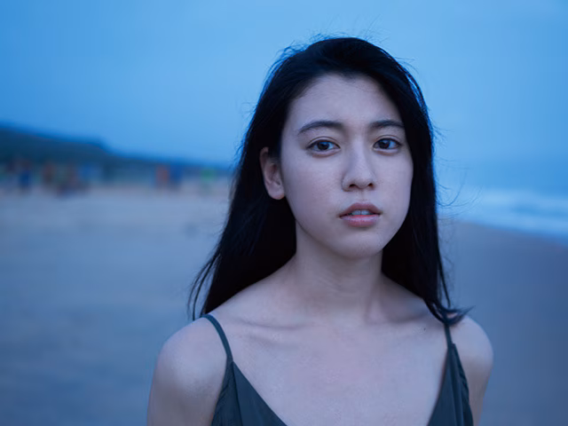 発売情報】三吉彩花ファースト写真集『わたし』10月23日発売決定! | 新刊情報 - 本の話