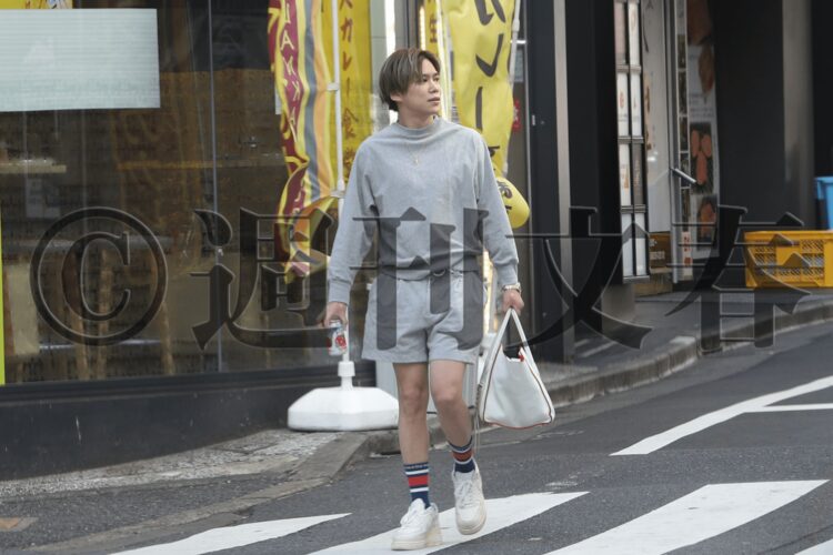 写真]なにわ男子エース長尾謙杜（21） 元SKE三上悠亜（30）との“乗っ取りお泊まり愛”スクープ撮
