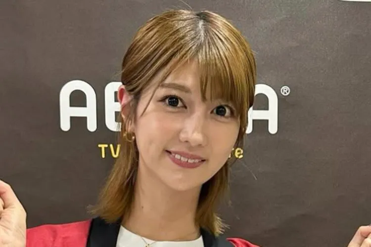 よく見るとなにか見える…〉〈最高の丸み〉ABEMAアナ・瀧山あかねの”ぴったりニット”に絶賛の声