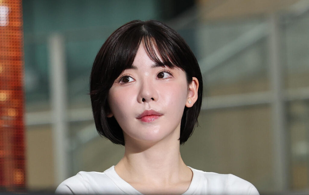 深田えいみ「外したら見えてしまう」谷間公開に「安心してください着けてますよ、と言って」の声