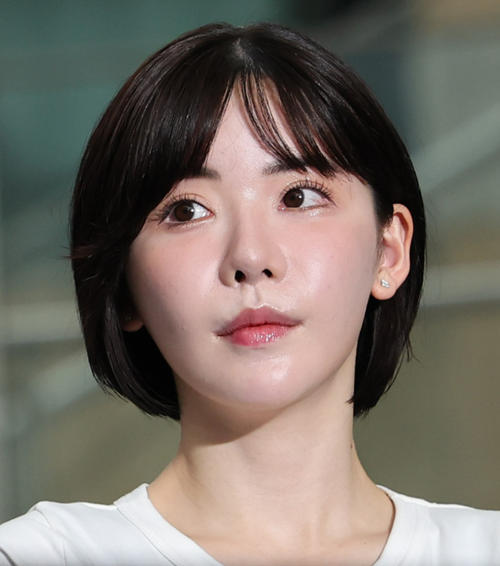 深田えいみ”真ん中ぱっくり”大胆水着で妖艶生バスト披露し反響「ナンバーワンのボディ」