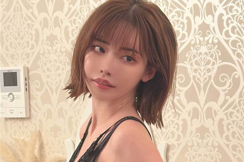 元セクシー女優・深田えいみ、タワマンではなく「生活感あふれる1LDK」 いじめ被害と整形の真相(ENCOUNT) - Yahoo!ニュース