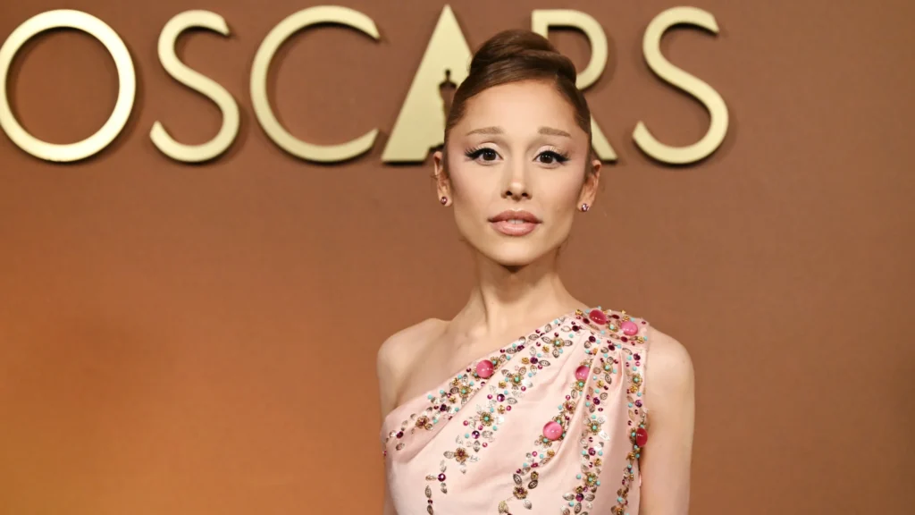 アリアナ・グランデ、他人の容姿を気安く話題にすべきではない | Vogue Japan