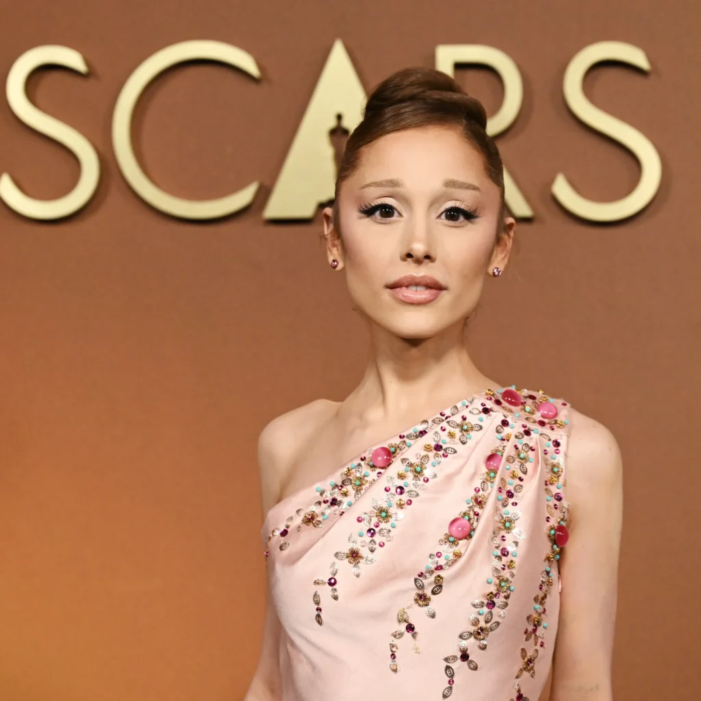 アリアナ・グランデ、他人の容姿を気安く話題にすべきではない | Vogue Japan