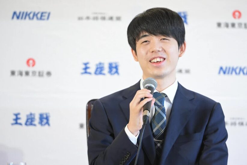 引用元:毎日新聞 将棋で史上初の全8冠制覇を達成した藤井聡太八冠 一夜明けて記者会見https://mainichi.jp/graphs/20231012/mpj/00m/040/005000f/20231012mpj00m040013000p