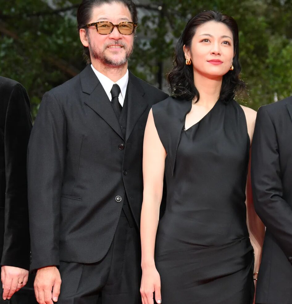 
引用元：モデルプレス　瀧内公美、美背中披露の黒ドレス 浅野忠信と色気放つ【第37回東京国際映画祭】https://mdpr.jp/photo/detail/17509217