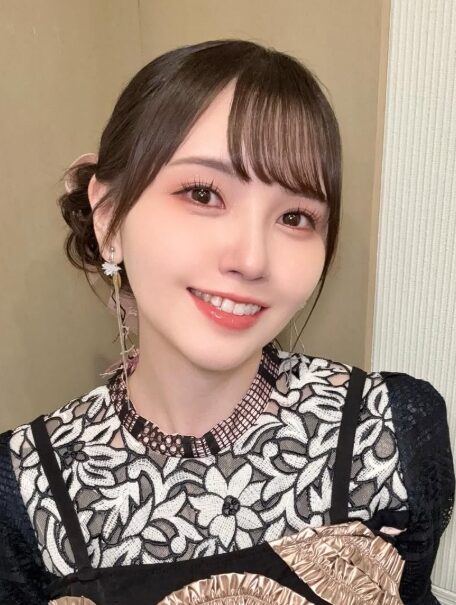鬼頭明里のプロフィールと経歴