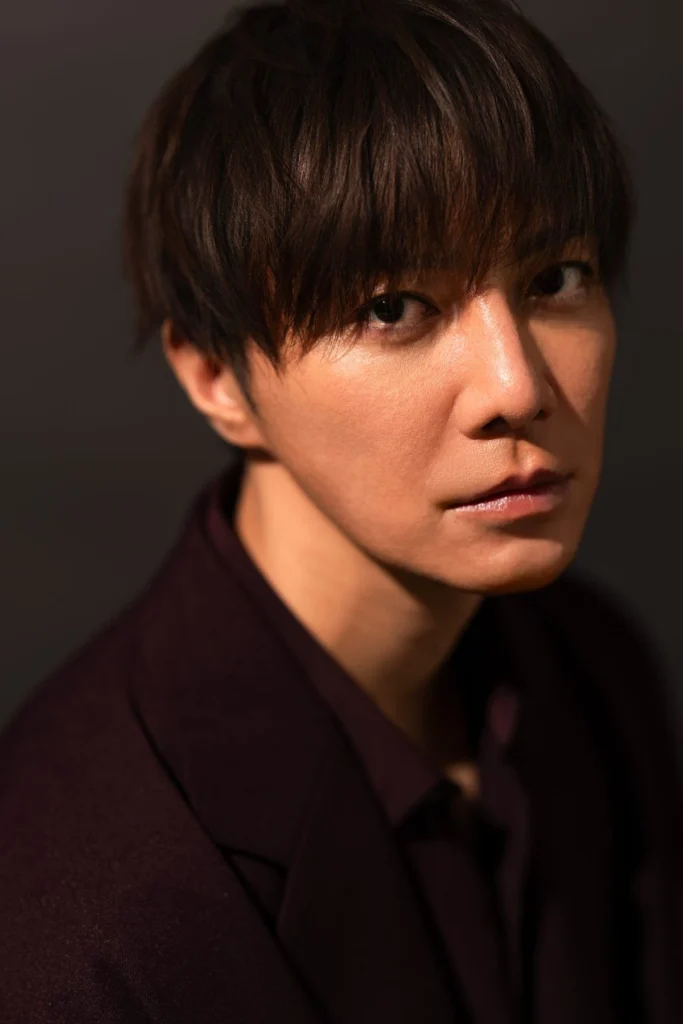 成宮寛貴「自分が乗り越えるべき試練」。12年ぶりに選んだ舞台と、再出発の理由 | GOETHE