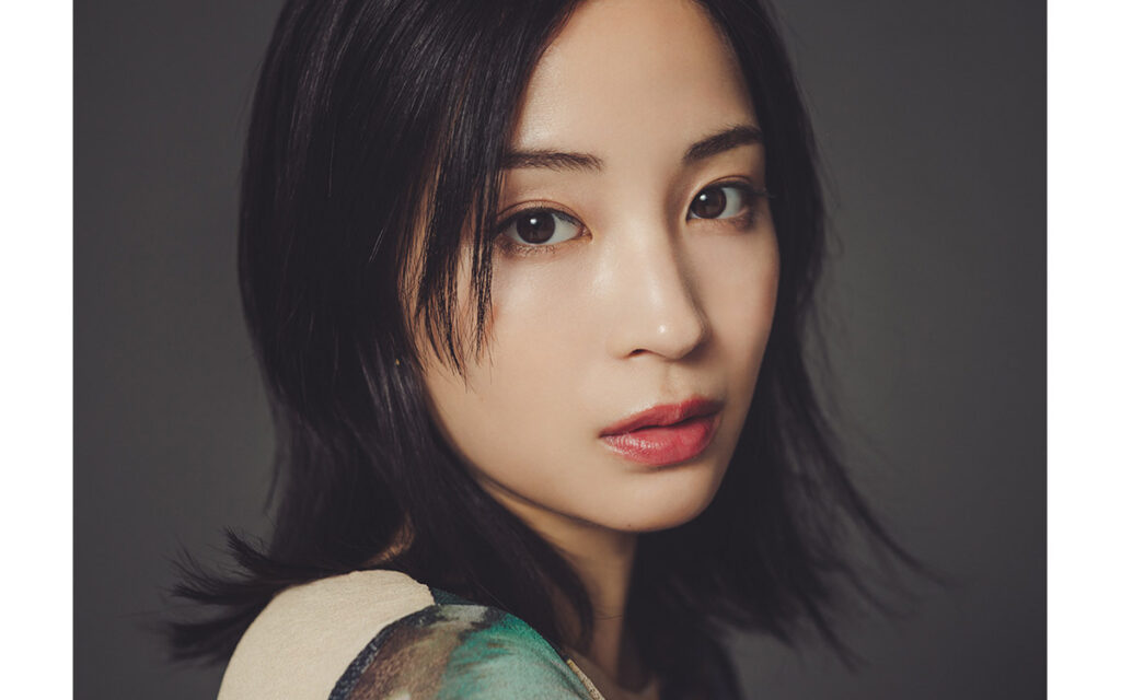 広瀬すずさんインタビュー】「好き」を自覚することから自立が始まり、役に導かれて成長する | Oggi.jp