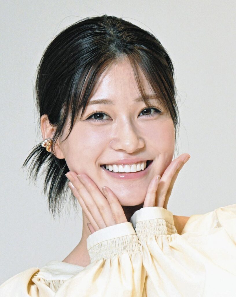 めるる、自身が表紙の雑誌発売告知ショットに”キュン死”続出 フォロワーは「撃ち抜かれました」