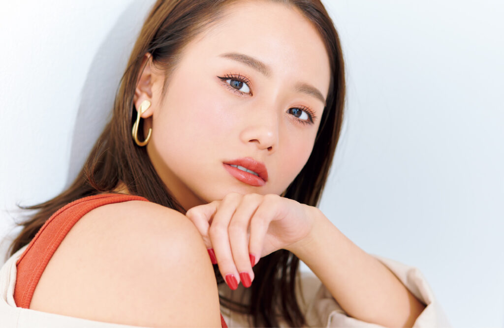 BAROQUE JAPAN LIMITED VISUAL STAFF 伊原 葵さん | up PLUS online （アッププラス）
