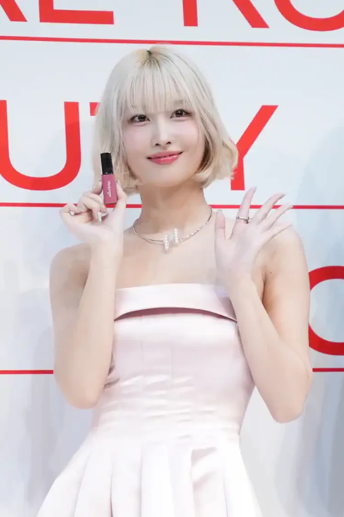 関西人のTWICEモモ、飴ちゃんリップをアピール（イベントレポート / 写真15枚） - 音楽ナタリー