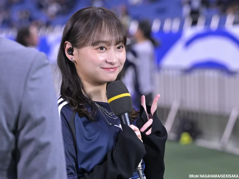 銀河一の可愛いさ」「スタイルやば!」元日向坂46影山優佳さんが代表選手との仲良し3ショット披露 |