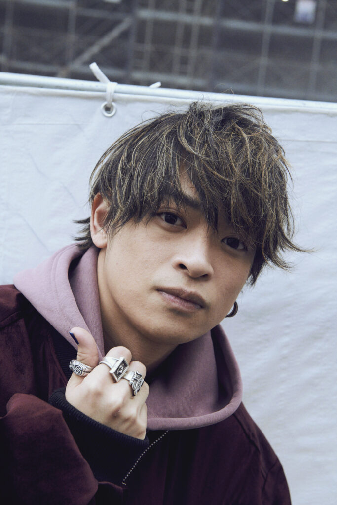 Cross talk: 山中拓也×SKY-HI ―個人のやりたいことを表現する時代の中でー | EYESCREAM