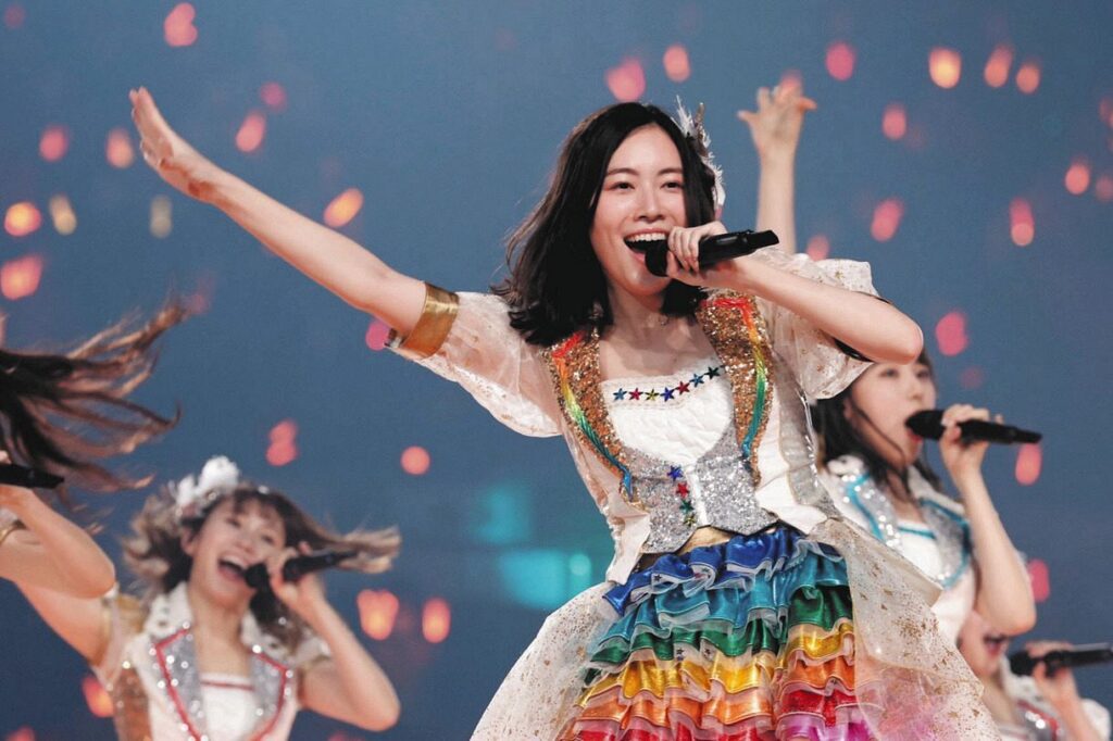 明るい未来に向けて」 松井珠理奈、卒業コンサート完走 ランドセルの小学生は24歳になり新たな世界へ：