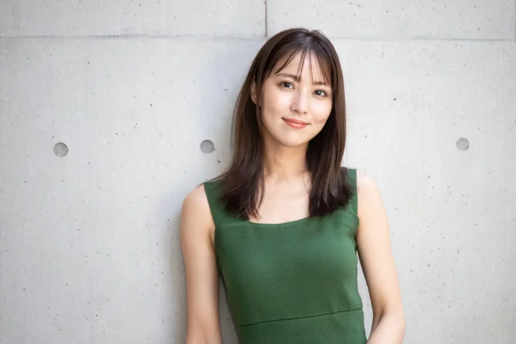 石川恋：引き締まった美ボディーを写真集で披露 食事とトレーニングで体脂肪率3％ダウン＆筋肉増量 30代は「前のめりに」 - 毎日キレイ

