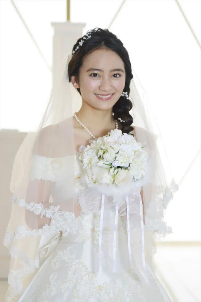 岡田結実：ウエディングドレス姿初披露 「ずっと顔がにやけちゃってます」 - MANTANWEB（まんたんウェブ）