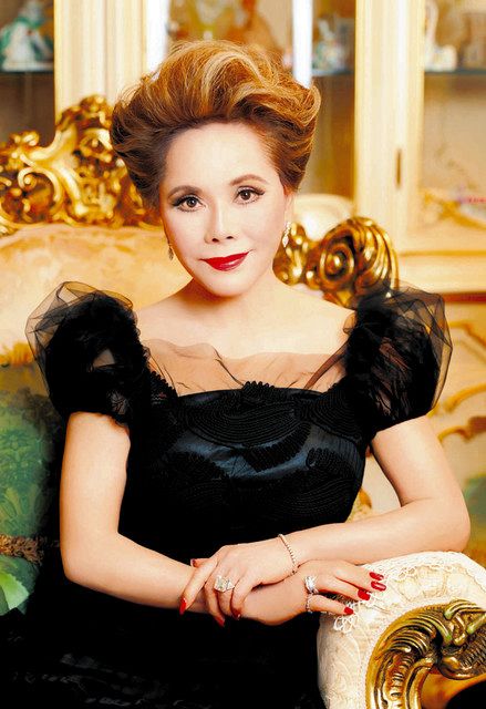 デヴィ夫人が熱烈サポート ＫＩＮＧ＆ＱＵＥＥＮ展 １０月１０日から 上野の森美術館：東京新聞デジタル