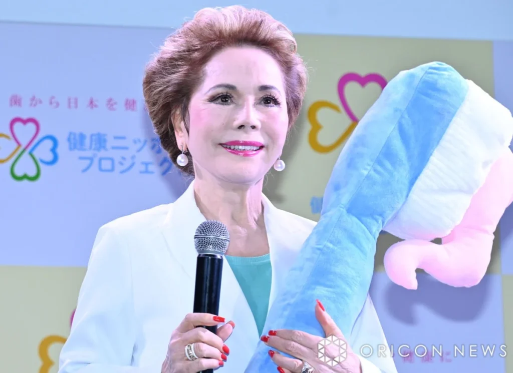 83歳・デヴィ夫人、28本すべて自分の歯「奇跡と言われた」 家に歯ブラシ20本常備＆1日5回歯磨き | オリコ