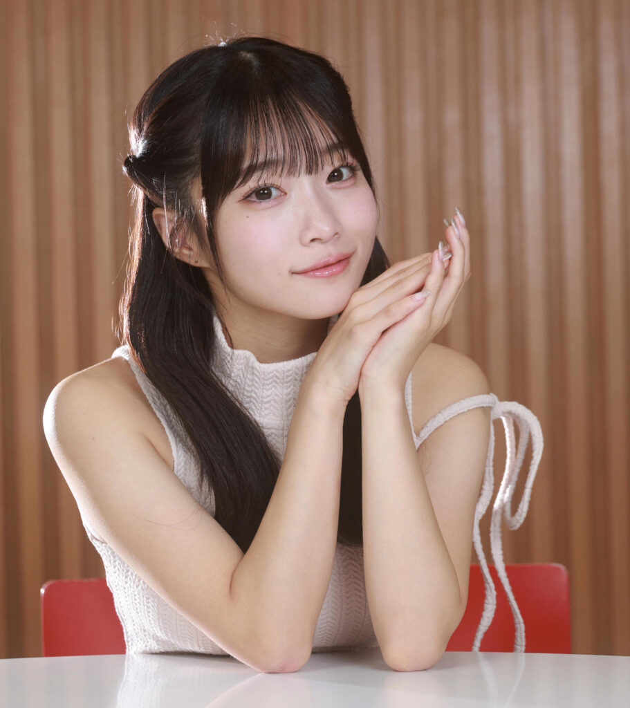 ババババンビ岸みゆ「恥ずかしくて自分で見られない」初写真集でいきなり黒ランジェリー姿公開 - 芸能 : 日刊