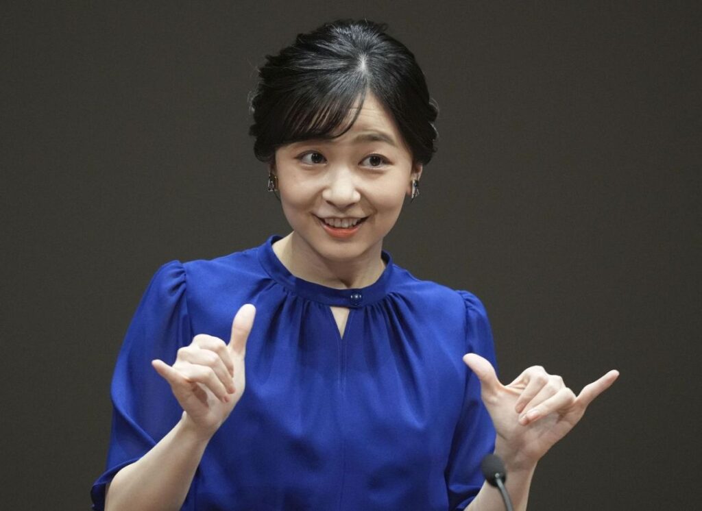 佳子さま、手話コンテストに 熊本と千葉の犠牲者哀悼：中日新聞Web
