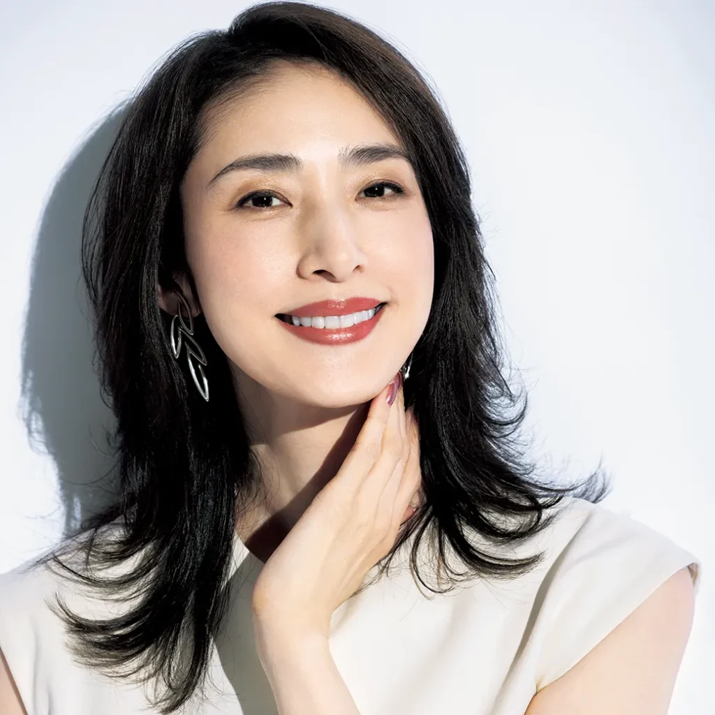 理想の上司No.1」天海祐希さんが「55歳からラクになった」と語る理由 | 美ST ONLINE
