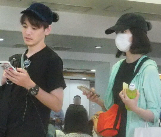 波瑠に熱愛報道！同い年の無名俳優の齋藤雅弘（倉沢涼央）と宮古島旅行へ | NozomiNews