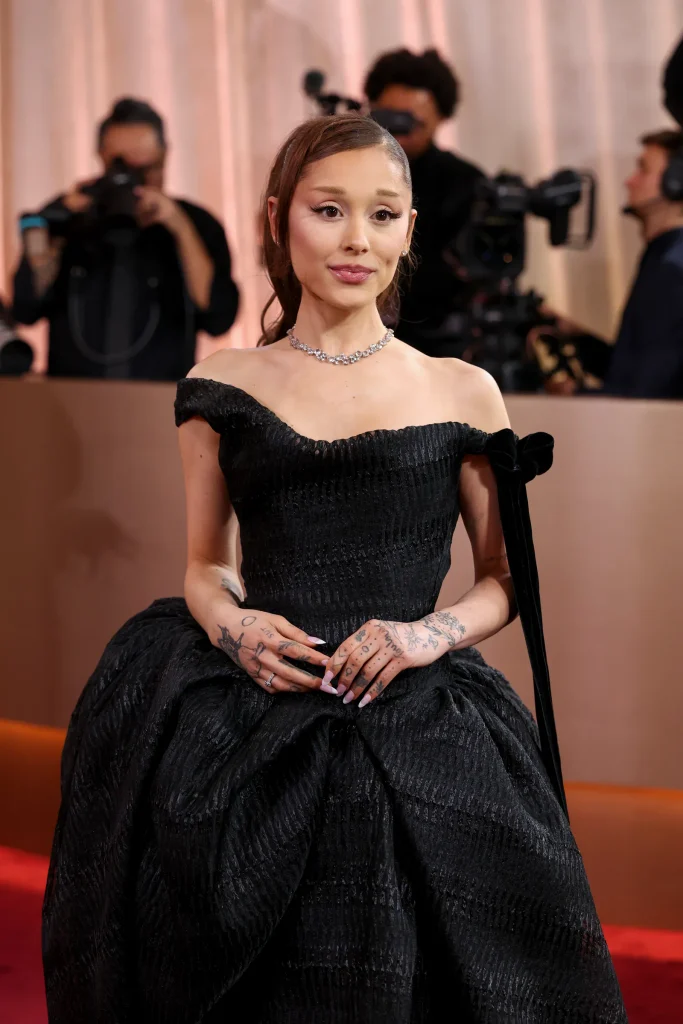 アリアナ・グランデ、ツアー終了後の休養について説明「境界線を引く必要がある」 | Vogue Japan