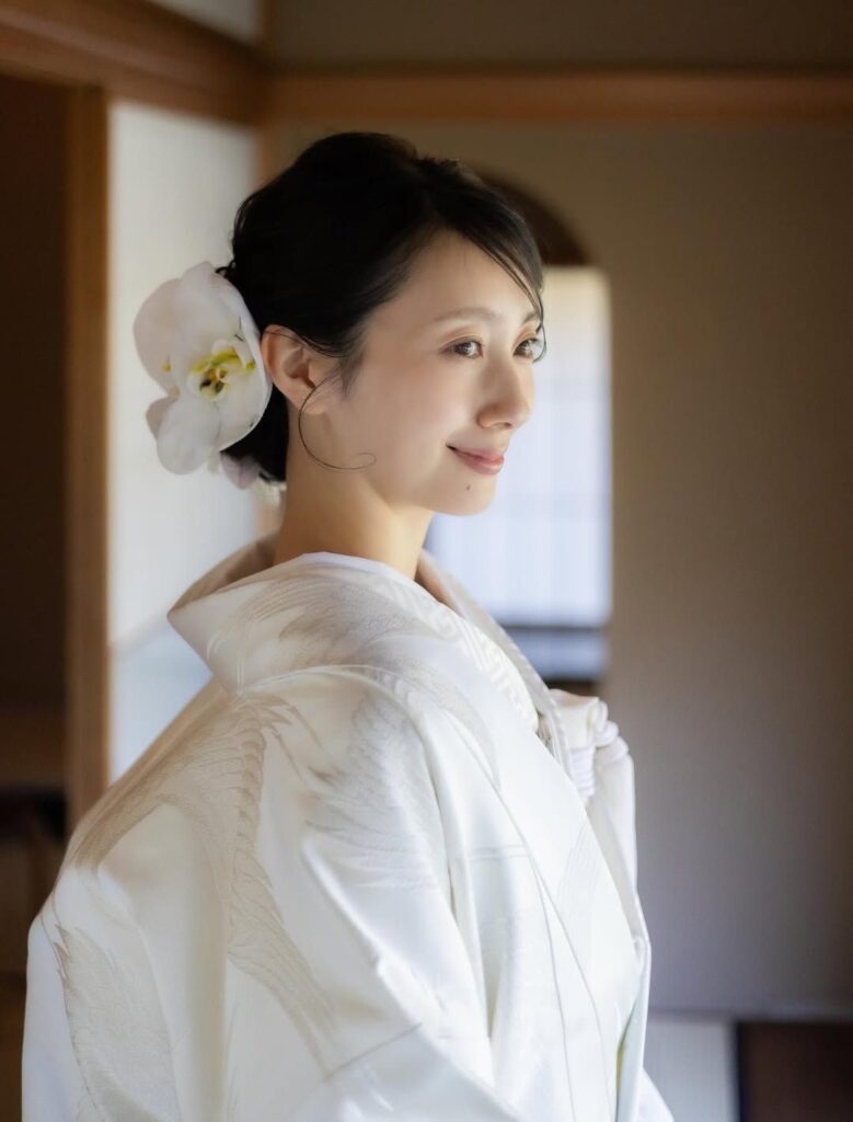 波瑠、ウエディングドレス&白無垢姿を公開 高杉真宙との結婚報告（2025年12月22日掲載）｜日テレNEWS