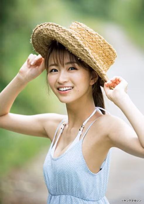 モグラ女子・岡崎紗絵 “美”オーラ満点のスレンダーボディー披露 | 東スポWEB
