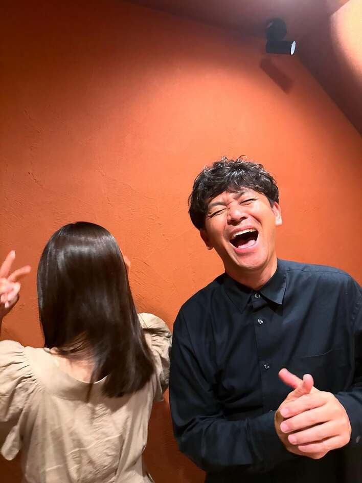 SNS初の親子写真公開！岡田結実 “共演NG” の父・岡田圭右に結婚報告でおもしろ２ショット「なんとセンスのある」 | めざましmedia | “好き”でつながる