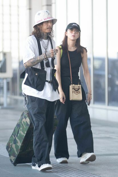 ビリギャル”女優・石川恋（30）がタトゥーだらけのイケオジ経営者（36）と“高級マンション半同棲”「TikTokで大バズり、窪塚洋介似、和製ジョニー・デップ」――2023年読まれた記事 | 文春オンライン
