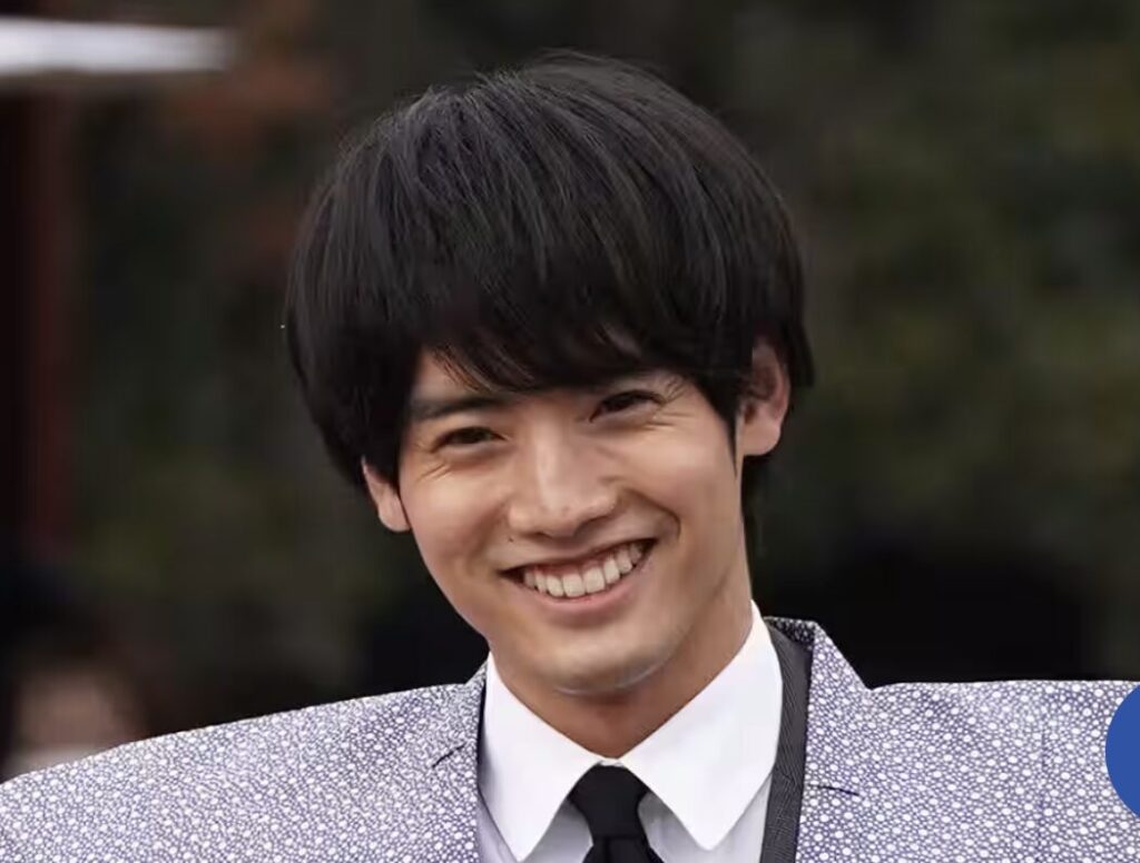 久間田琳加の歴代彼氏8人目:赤楚衛二(2023年頃/ドラマ『こっち向いてよ向井くん』共演)|信憑度 ★☆☆☆☆