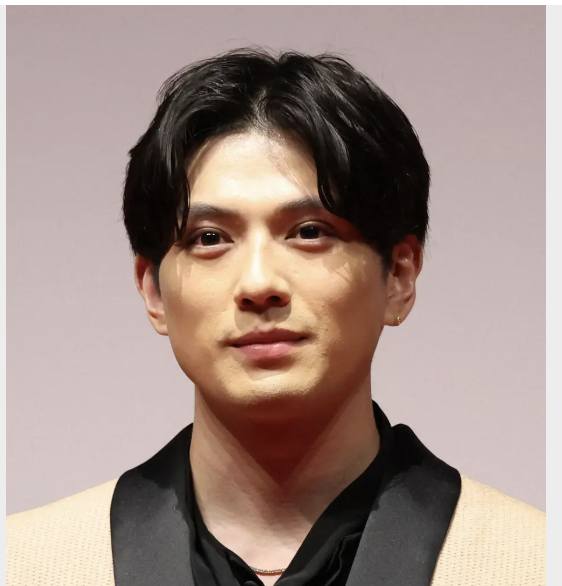 ローラの歴代彼氏7人目：新田真剣佑（2018年頃／LAでの交友関係）｜信憑度★☆☆☆☆