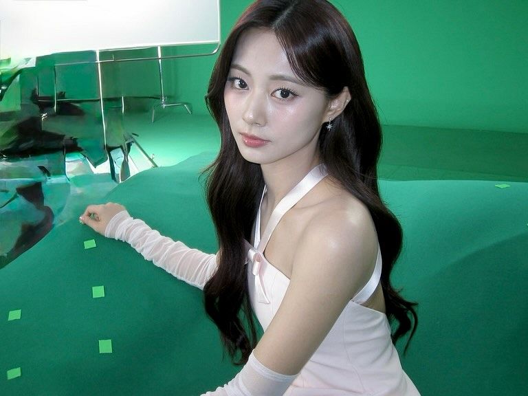 おかえり、待ってたよ」11年目で初台湾公演のTWICE〝街中が青ライトアップ〟で大歓迎に