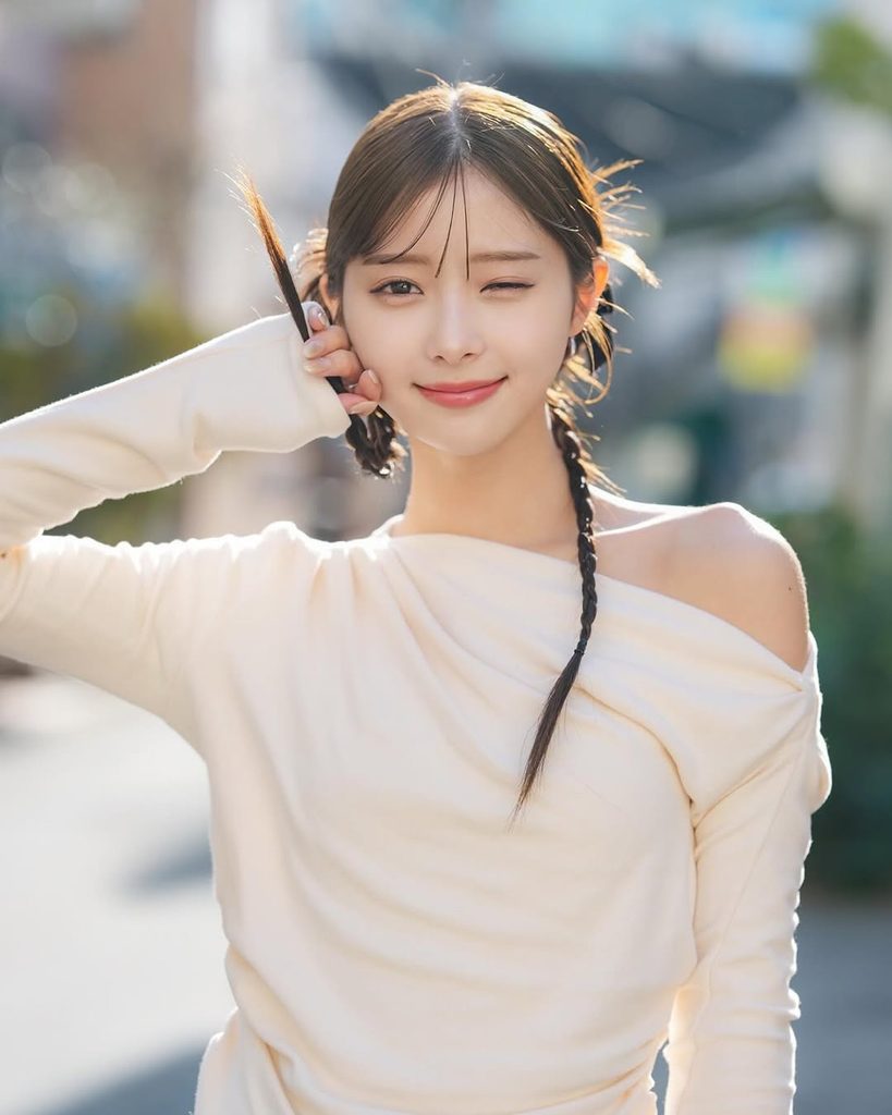 魅力的な春コーデを披露した松川星（インスタグラムakarin｜「ひつじヘア？」元・イマドキガ｜写真｜【西スポWEB OTTO!】