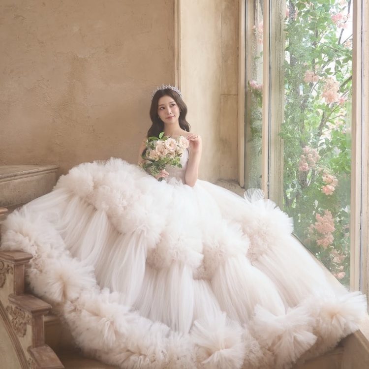 元bunnyの山本月さんが第一子妊娠報告!美しいウェディングドレス姿や結婚発表もまとめました - DRESSY【公式】ウェディングドレス・ファッション・エンタメニュース