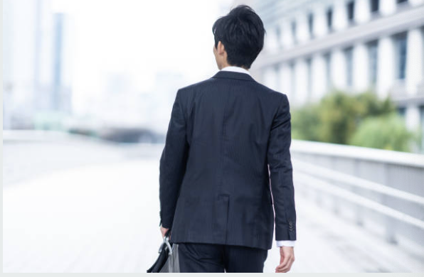 篠崎愛の歴代彼氏7人目:一般男性(関係者)(時期不明/芸能関係者)|信憑度★☆☆☆☆