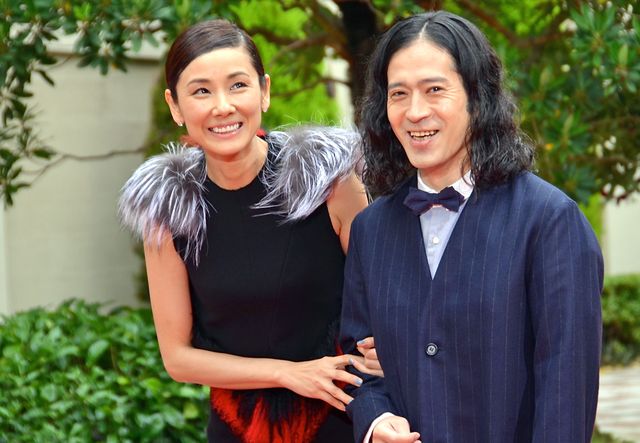 吉田羊、ピース又吉と腕組みレッドカーペットに照れ｜シネマトゥデイ